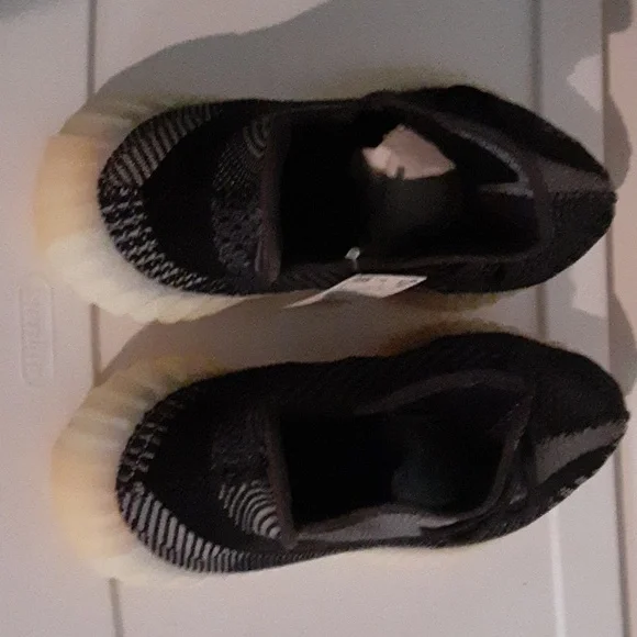 Adidas Yeezy Boost 350 V2 FZ5000, Male size 13 - Picture 3 of 6